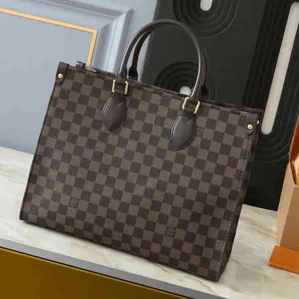 Louis Vuitton OnTheGo MM BA70001165