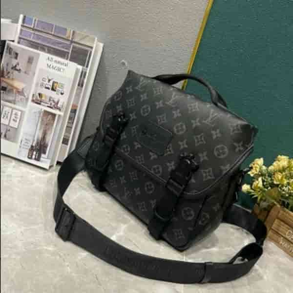 Louis Vuitton Leather Shoulder Bag BB65001058