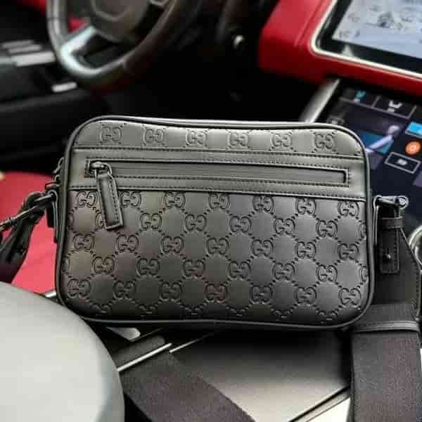 Gucci RUBBER-EFFECT SMALL CROSSBODY BAG BB20002047
