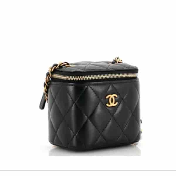 Chanel Chain Detail Pearl Crush Vanity Case With Chain Quilted Lambskin Mini BB05026005