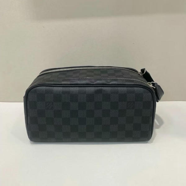 LV Men's Grooming Bag BA80001218