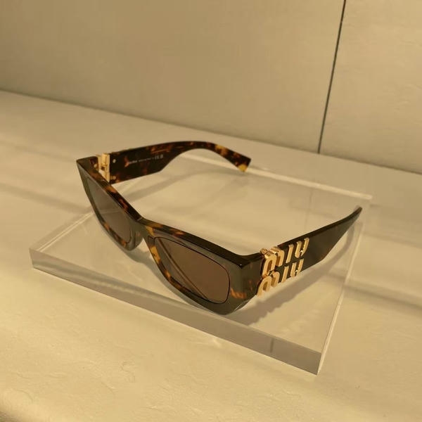 Miu Miu Thick framed amber sunglasses DO45150007
