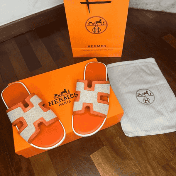 Hermes Contrasting Flat Slippers CB00290051