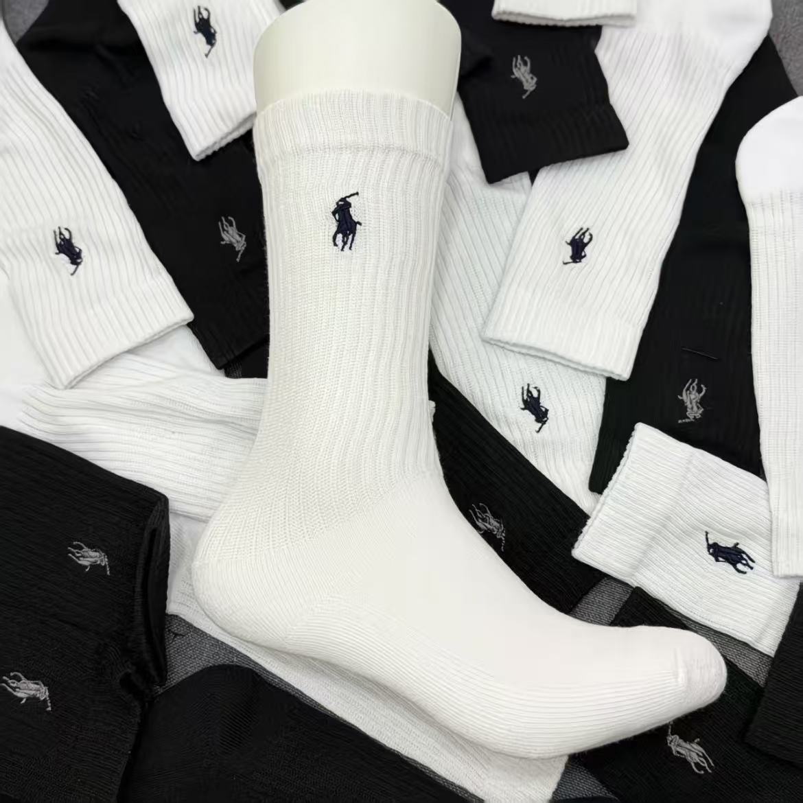 Ralph Lauren Embroidered White Mid Calf Socks DO35632005