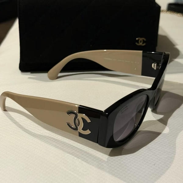 Chanel Color Blocked Thick Framed Sunglasses DO50148006