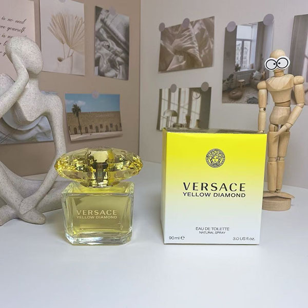 Versace Yellow Diamond Eau De Toilette  HO48030121